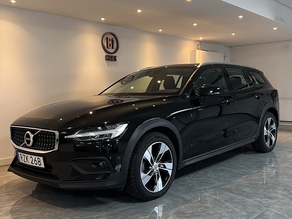 Volvo V60 Cross Country B4 AWD Geartronic Advanced SE DRAG B-KAMERA CARPLAY H&K