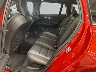 Volvo V60 Recharge T8 AWD RDesign S&V-hjul/MOMS/Drag/H/K/360