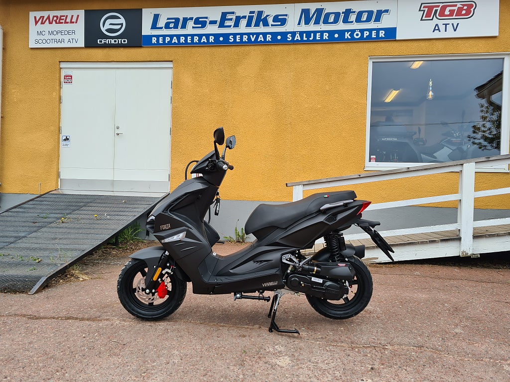 Viarelli NYHET FORZA EU MOPED INK HJÄLM 21900 kr 