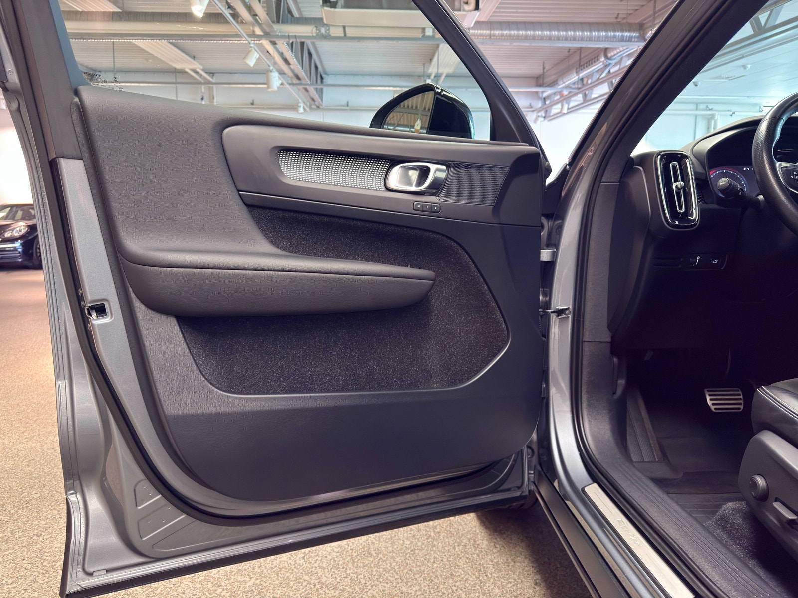 Volvo XC40 T5 AWD R-Design 247hk | Drag | Panorama 2018 - miniatyr 9