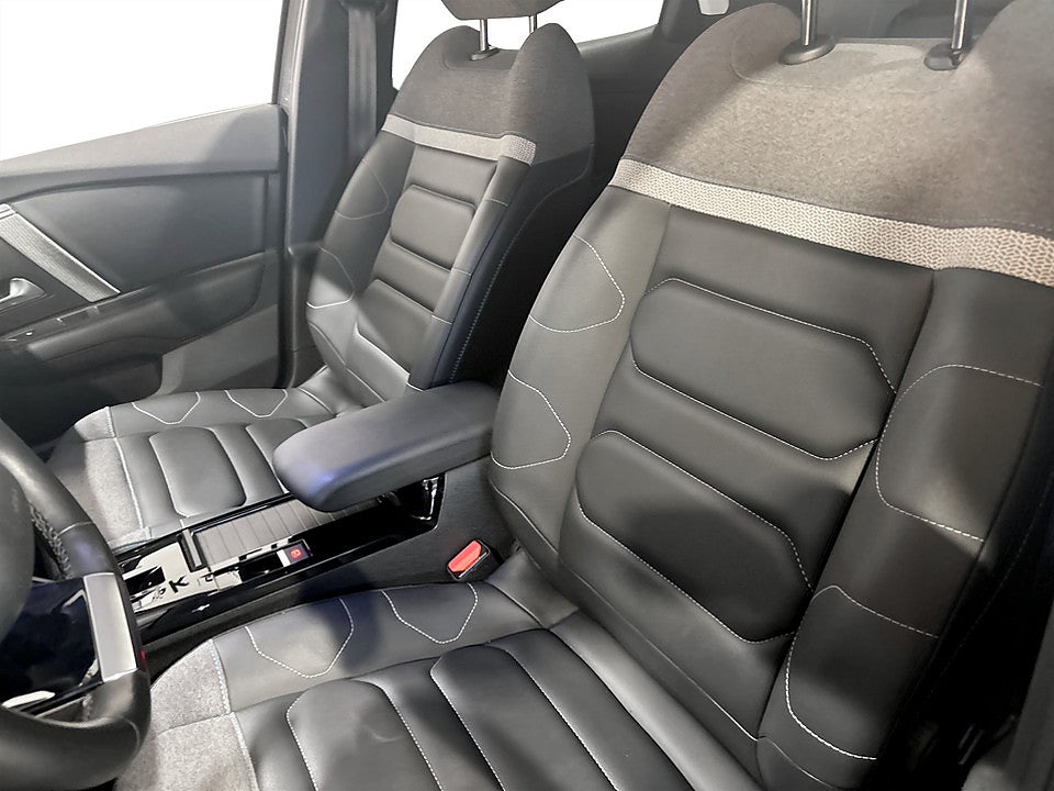 Bild på Citroën C4 Shine 1.2 PT 155hk Aut B-KAMERA CARPLAY NAVI