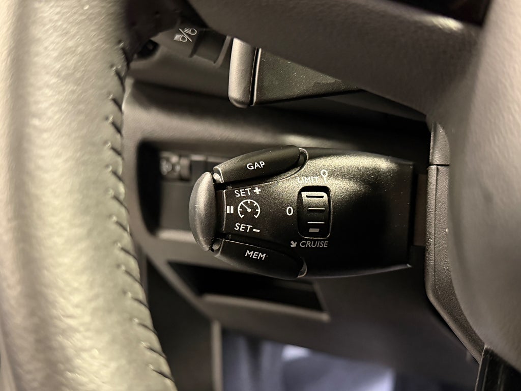 Citroën C5 Aircross 225hk Plug-in Dragkrok Förklimatisering Navi 360° Apple bild 19