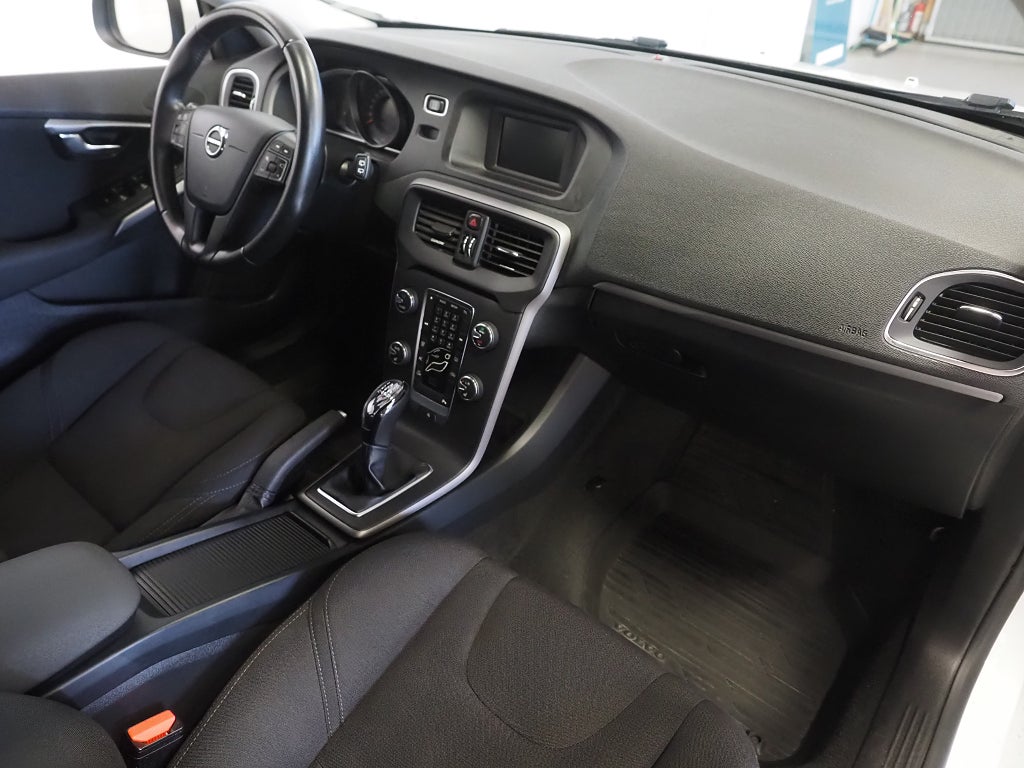 Volvo V40 D2 Business 120hk Drag P-Sen VOC D-Värm 2018