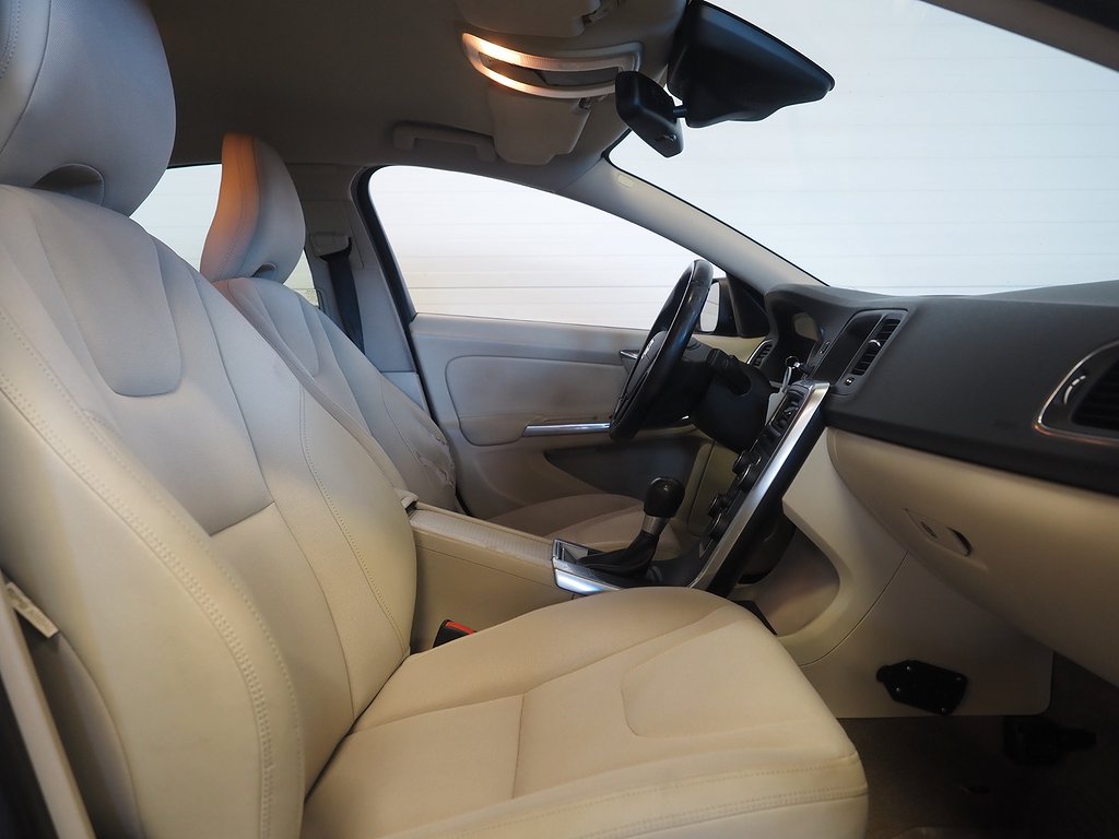 Volvo S60 T3 Kinetic 150hk | Låga mil | 2012