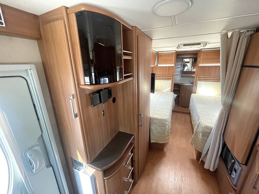 Kabe TM 880 LT Aut skinn AC enkelsängar toa bak