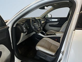 Volvo XC40 T3 Momentum Advanced S&V-hjul/360/Keyless/Carplay/Navi – bild 7