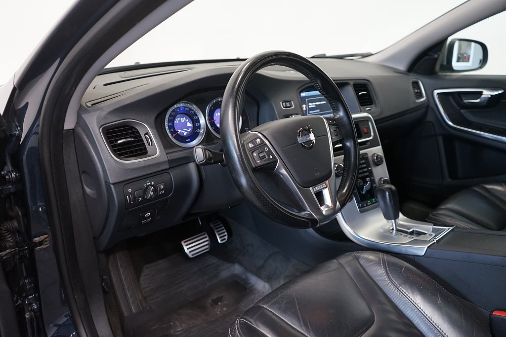 Volvo V60 D5 AWD Automat R-Design Taklucka Värmare 215hk