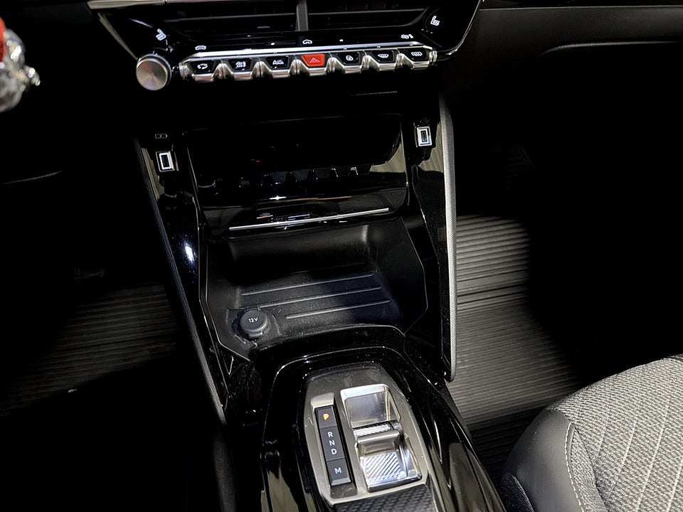 Bild på Peugeot 2008 Allure 1.2 PT 130hk Aut B-KAMERA CARPLAY