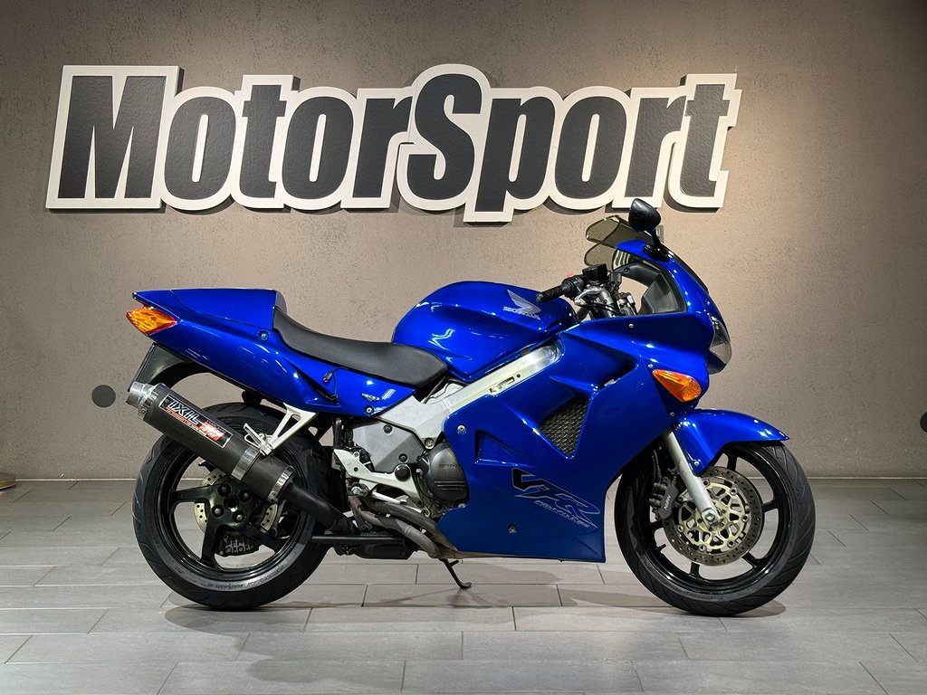 Honda VFR800FI *VÄLVÅRDAD*