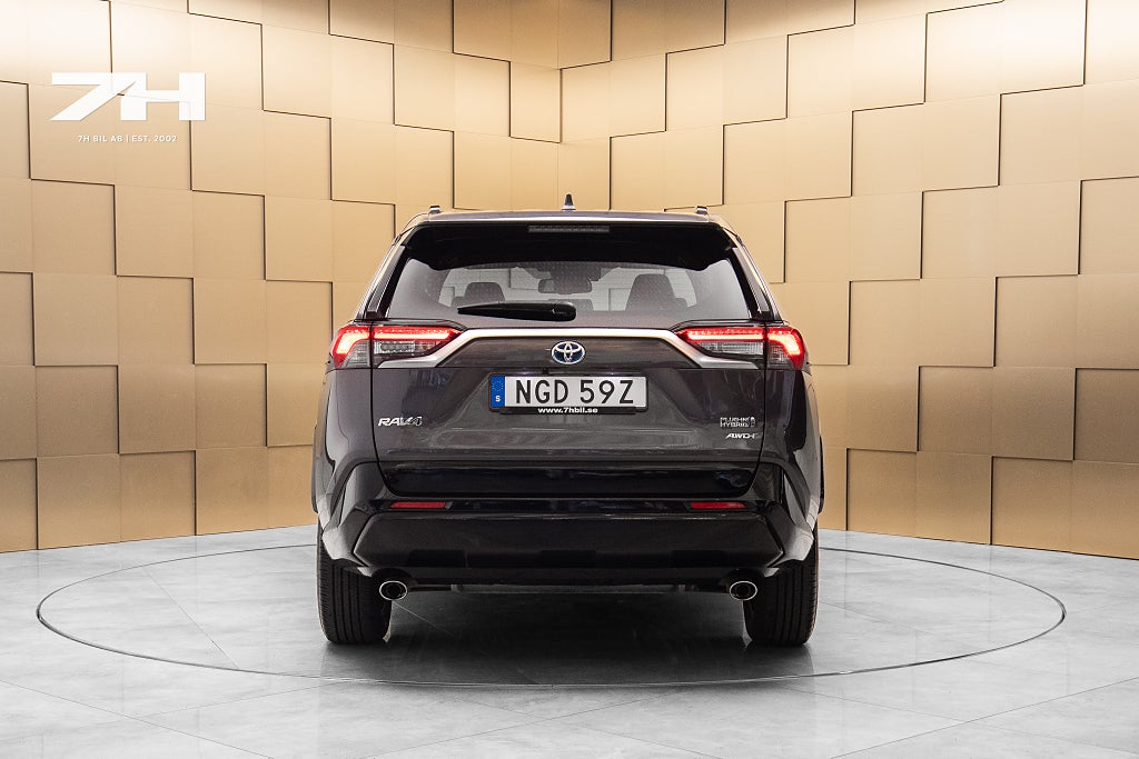 Toyota RAV4 Plug-in Hybrid X EDITION / Farthållare / Kamera