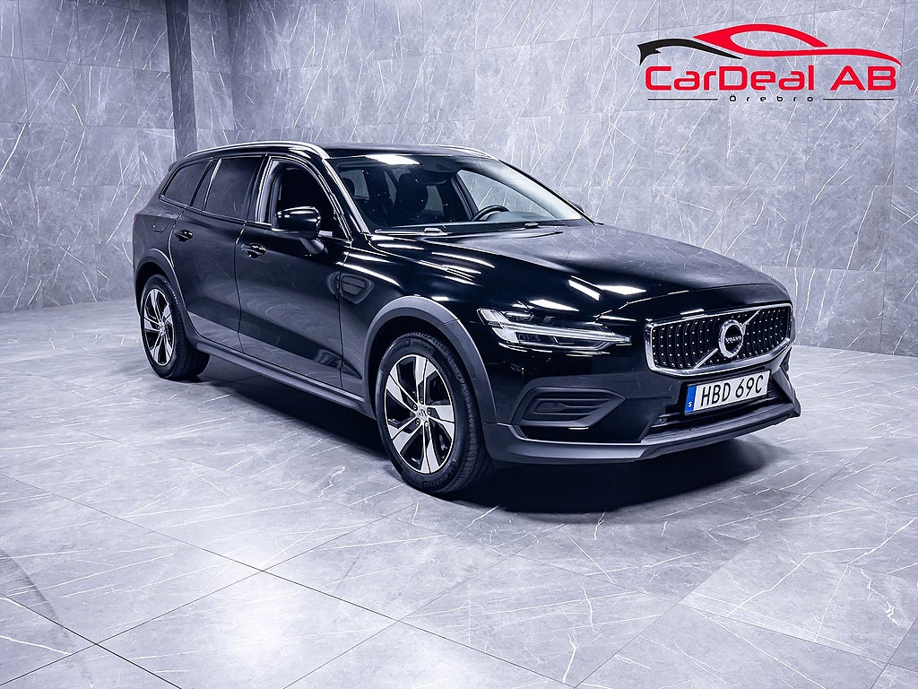 Volvo V60 Cross Country B4 AWD Geartronic 190hk Värmare Kamera CarPlay VOC MOMS