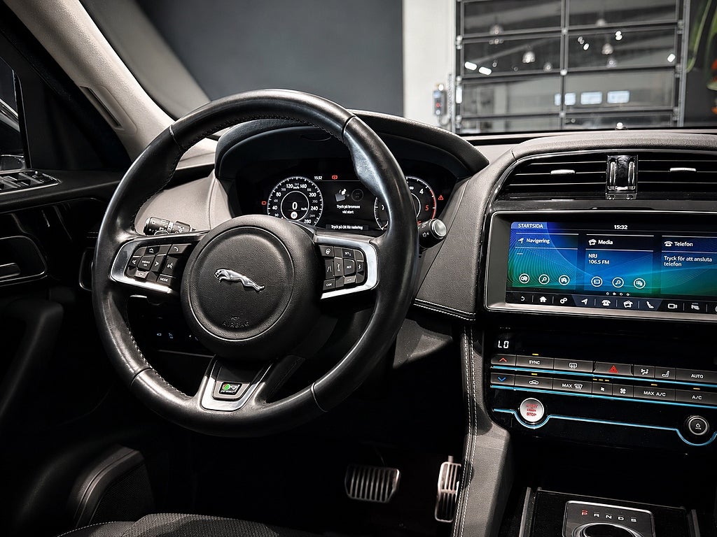 Jaguar F-Pace 20d AWD R-Sport Glastak Navi - bild 8