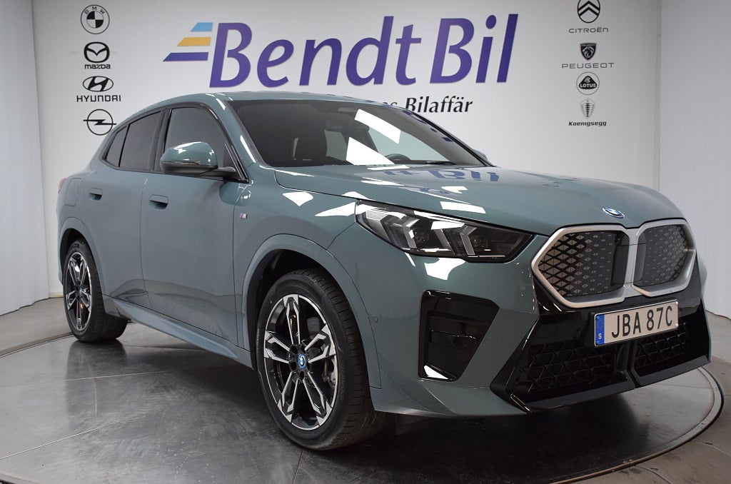 BMW iX2 xDrive30 M Sport | Rattvärme | Dragkrok | Backamera