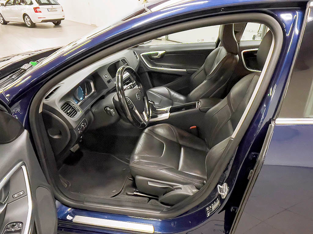 Volvo V60 D4 181HK Automat Ocean Race