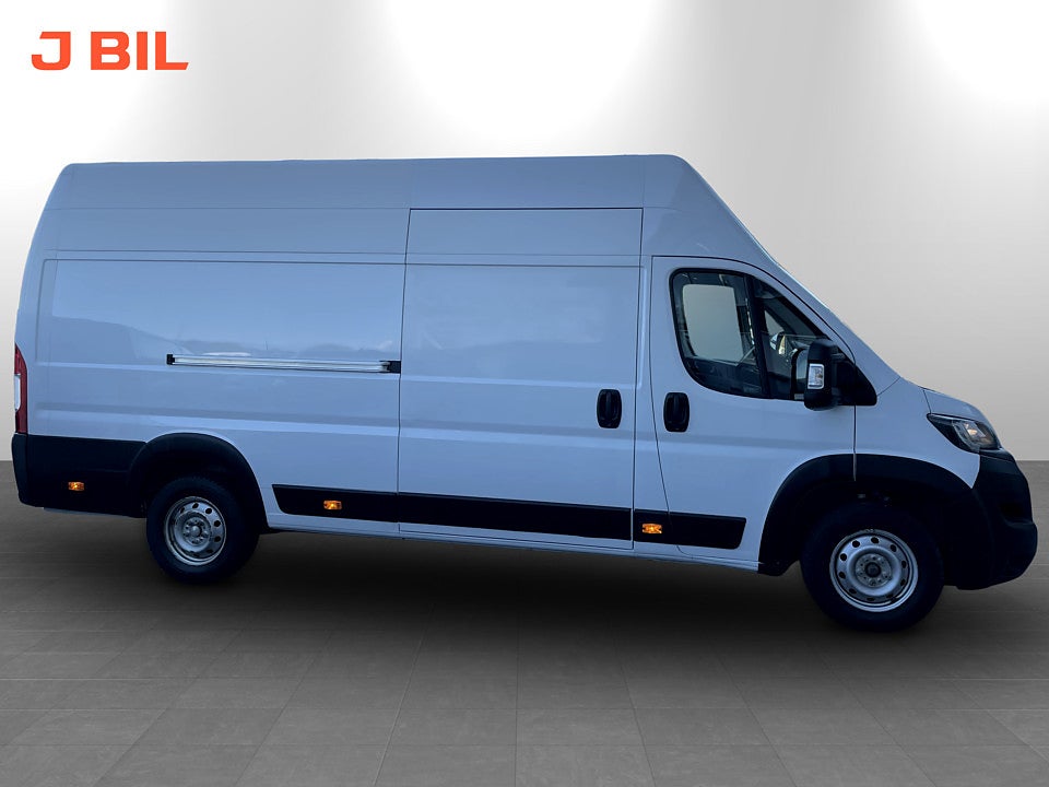 Bild på Peugeot Boxer PRO+ 335 2.2 BHDi 165hk L4H3 435 B-KAMERA DRAG