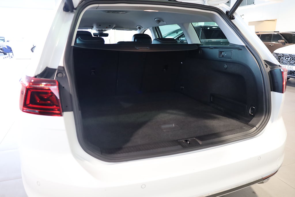 Volkswagen Passat GTE 218hk Executive / Business / Värmare / Navi 2022