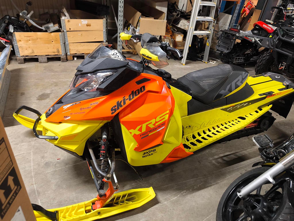Ski-Doo Renegade XRS 800 