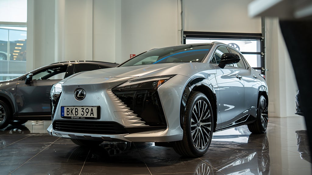 Lexus RZ 500e Luxury Dragkrok / Vinterhjul / Serviceavtal