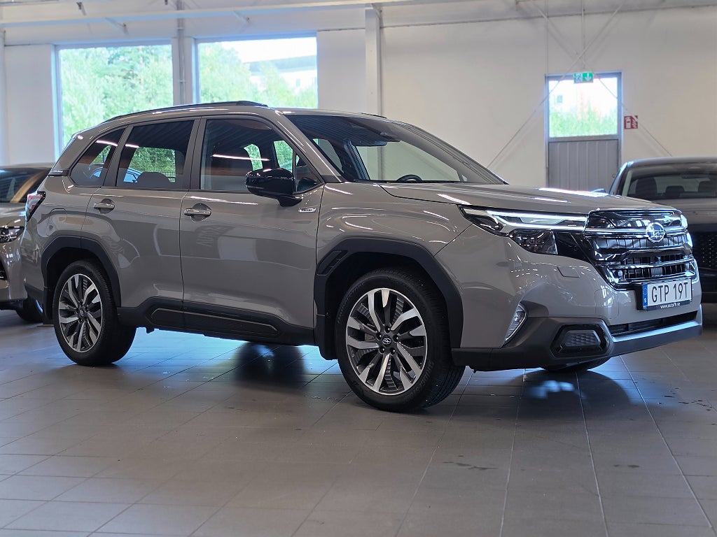 Subaru Forester Limited e-Boxer XFuel /Låg skatt/Drag/Motorvärmare