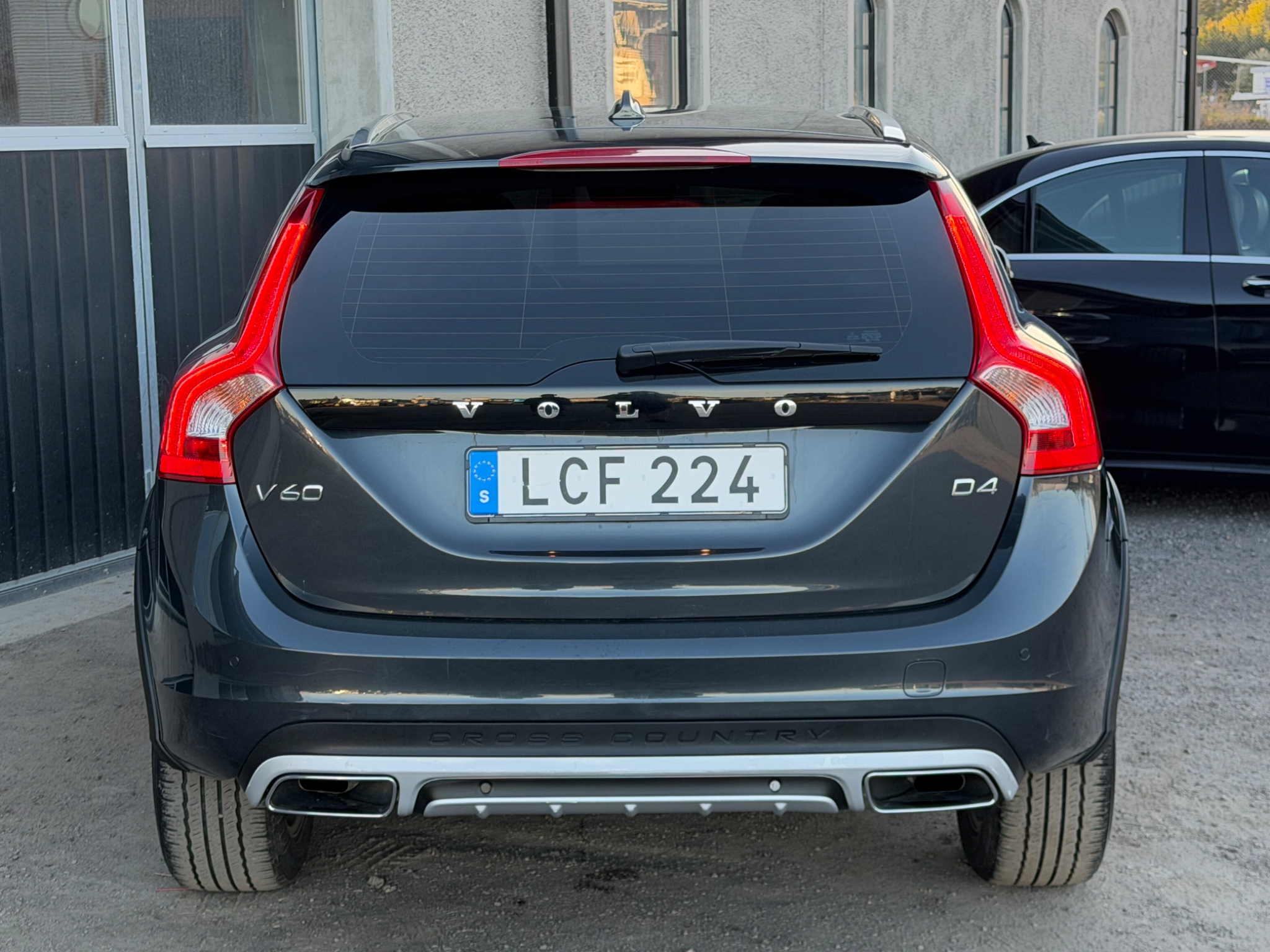 Volvo V60 Cross Country 2017, photo 6/45