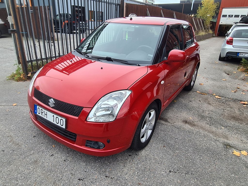 Suzuki Swift 5-dörrar 1.5 Auto,  Keyless , Ny Besiktad .