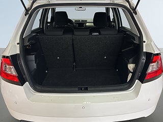 Skoda Fabia 1.0 TSI Style Mvärm P-sen Farthållare S&V-däck Nyservad – bild 12