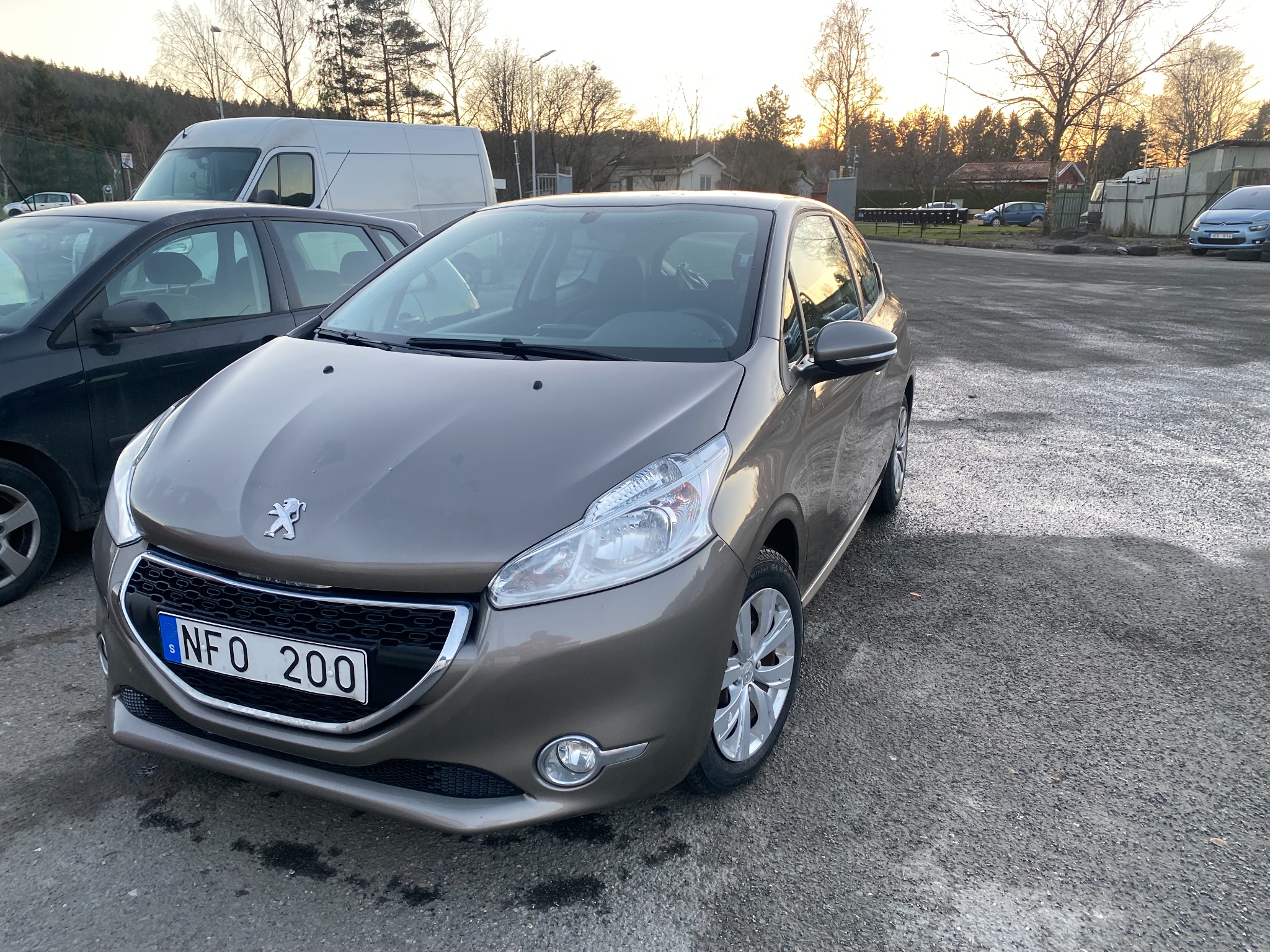 Peugeot 208 3-dörrar 1.2 VTi 82hk 2013, bild 2/37