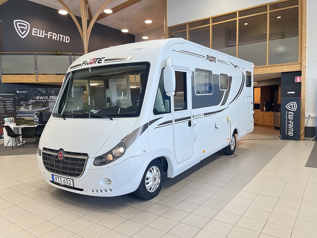 Pilote G 700 GJ (ALDE+Taksäng+7m+Höga längbåddar+Solcell+LPG)