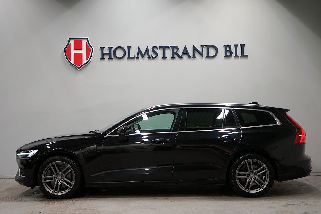 Volvo V60 Recharge T6 AWD Core Drag Pvärm Bkam Carplay MOMS