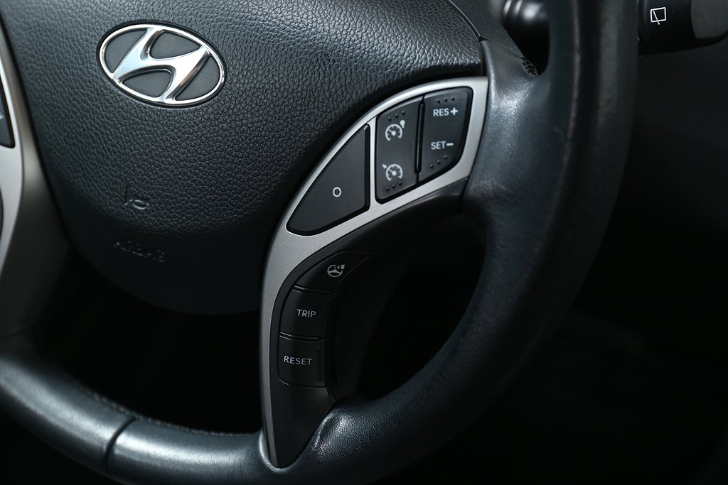 Hyundai i30 1,6 CRDi 110hk Business Kombi Aut Motorv Drag 2013