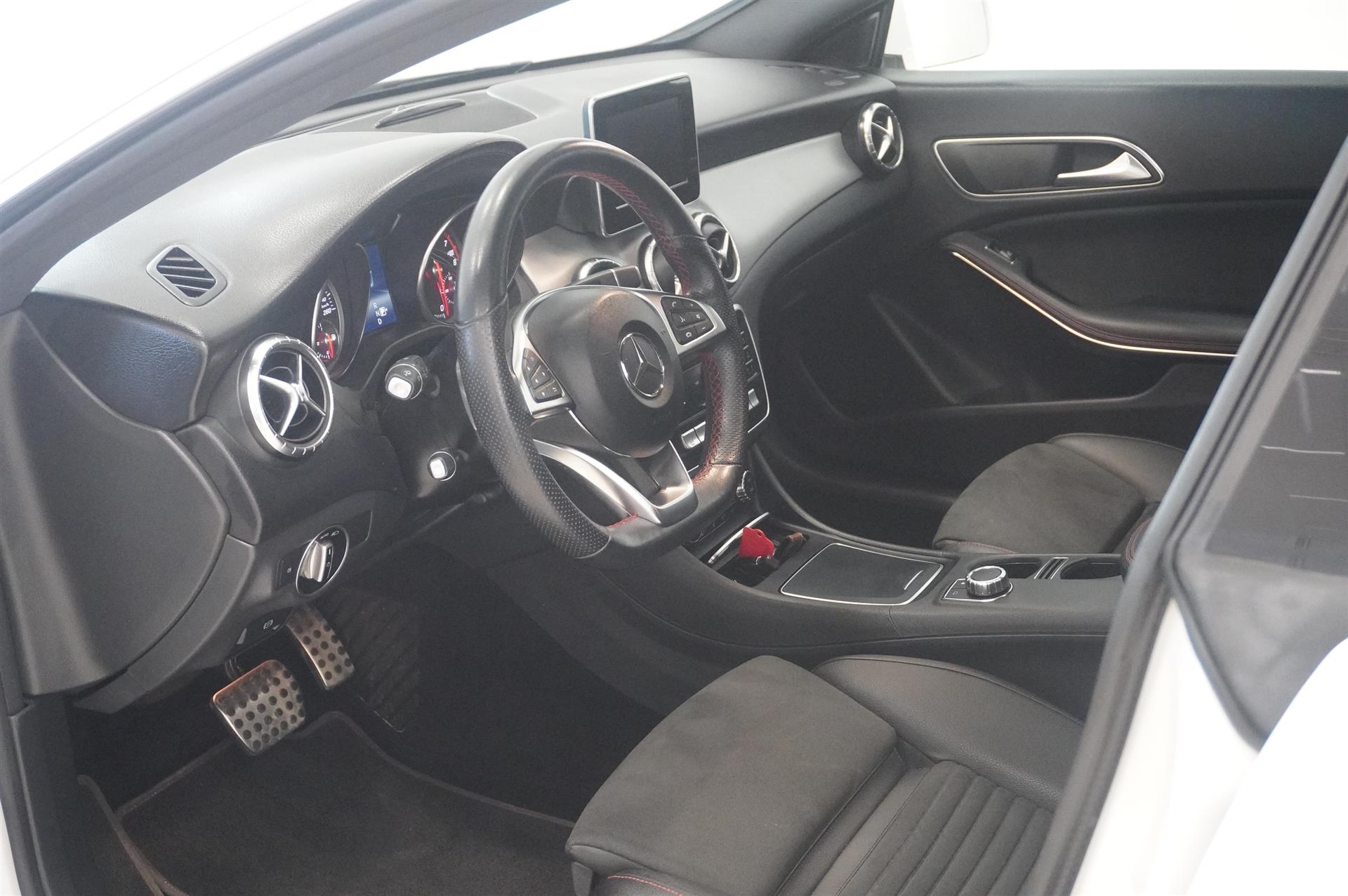 Mercedes-Benz CLA 2019, bild 2/37
