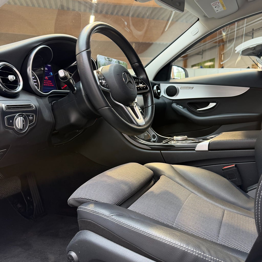 Mercedes-Benz C 300 T de Avantgarde Backkamera Värmare Dragkrok Navi