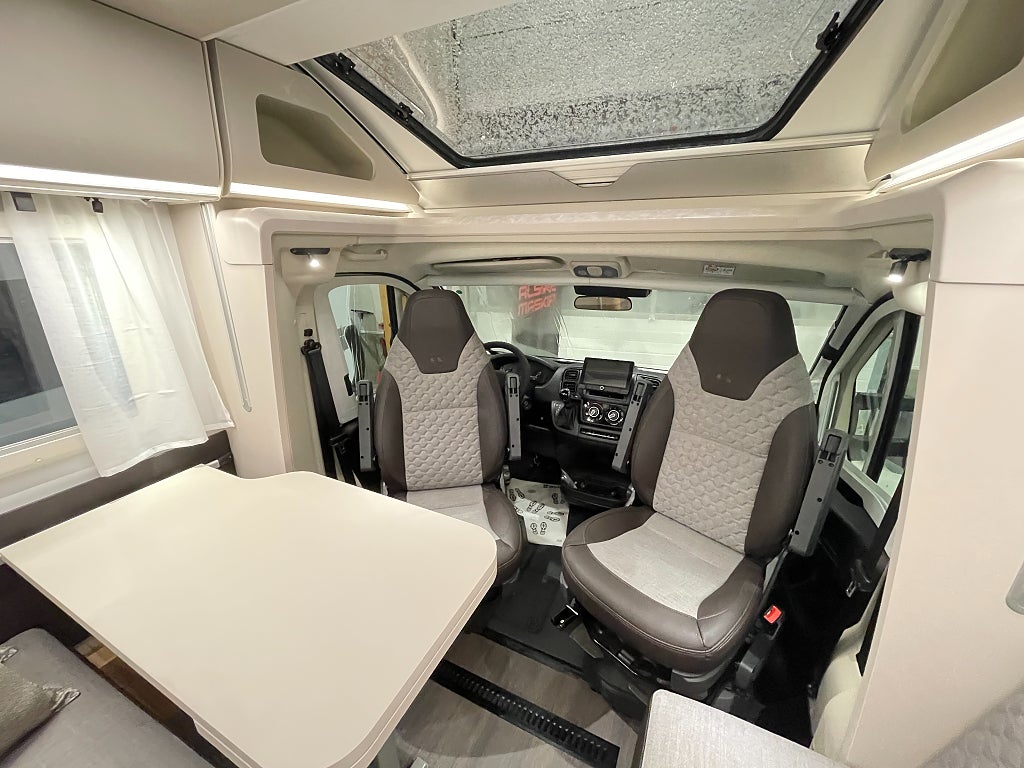 Adria Matrix Axess 670 SL /Taksäng/Automat/5 bältad/B-körkort - Adria