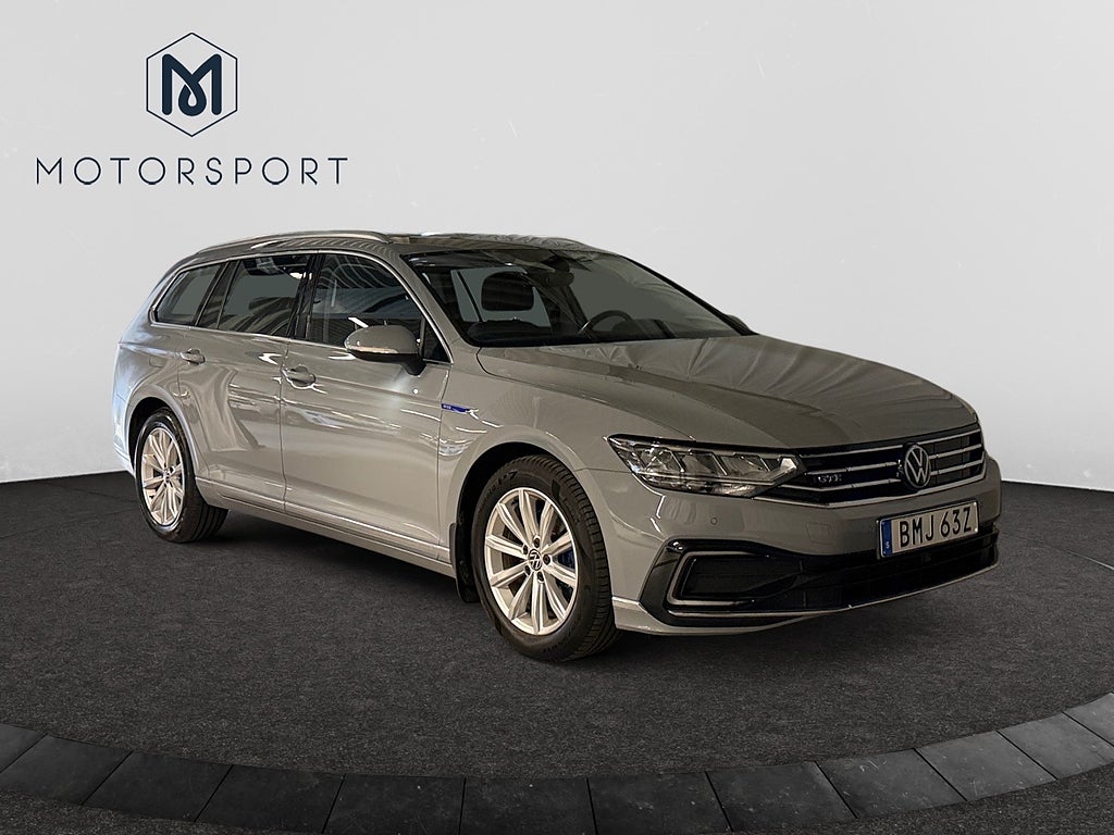 Volkswagen Passat Sportscombi GTE DRAG Värmare Navi Adap-farth Carplay bild 9
