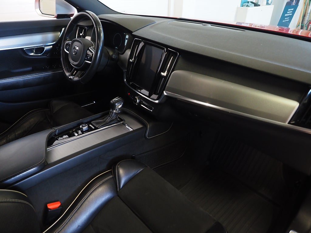 Volvo V90 D4 190hk Geartronic R-Design | Drag | D-värm | Navi | 2018