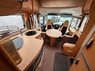Husbil-integrerad Le Voyageur LX850 Mercedes (184HK AUT) Queensbed! ALDE! Hydrauliska stödben! 14 av 23