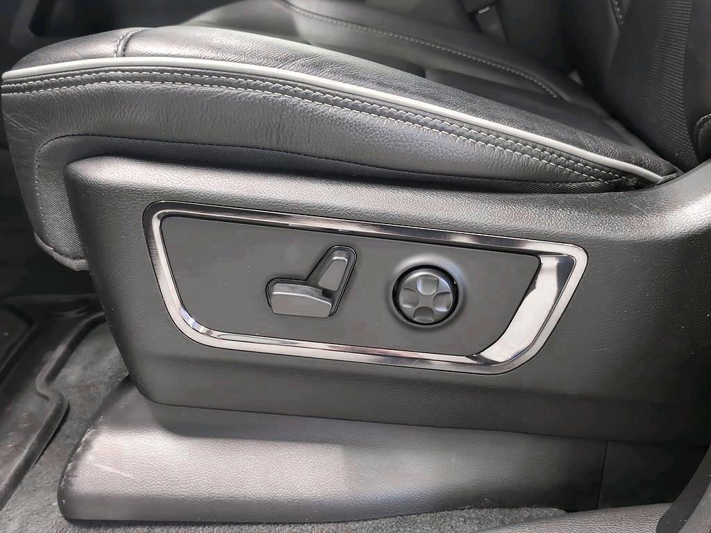 Dodge RAM 1500 Crew Cab Limited Night Edition V8 HEMI LAST CALL