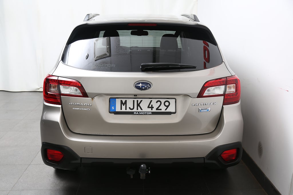 Subaru Outback 2,0D 150hk Summit AWD Aut H/K Skinn Drag 2016