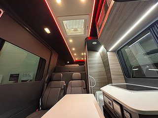 Transportbil - Skåp Volkswagen Crafter 177HK AUT CROSSBUSS 18 av 27