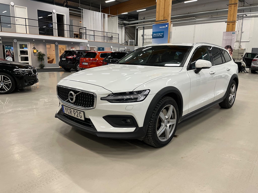 Volvo V60 Cross Country D4 AWD AUT Momentum (Drag+värmare) 2.99% Ränta