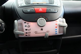 Halvkombi Toyota Aygo 14 av 15