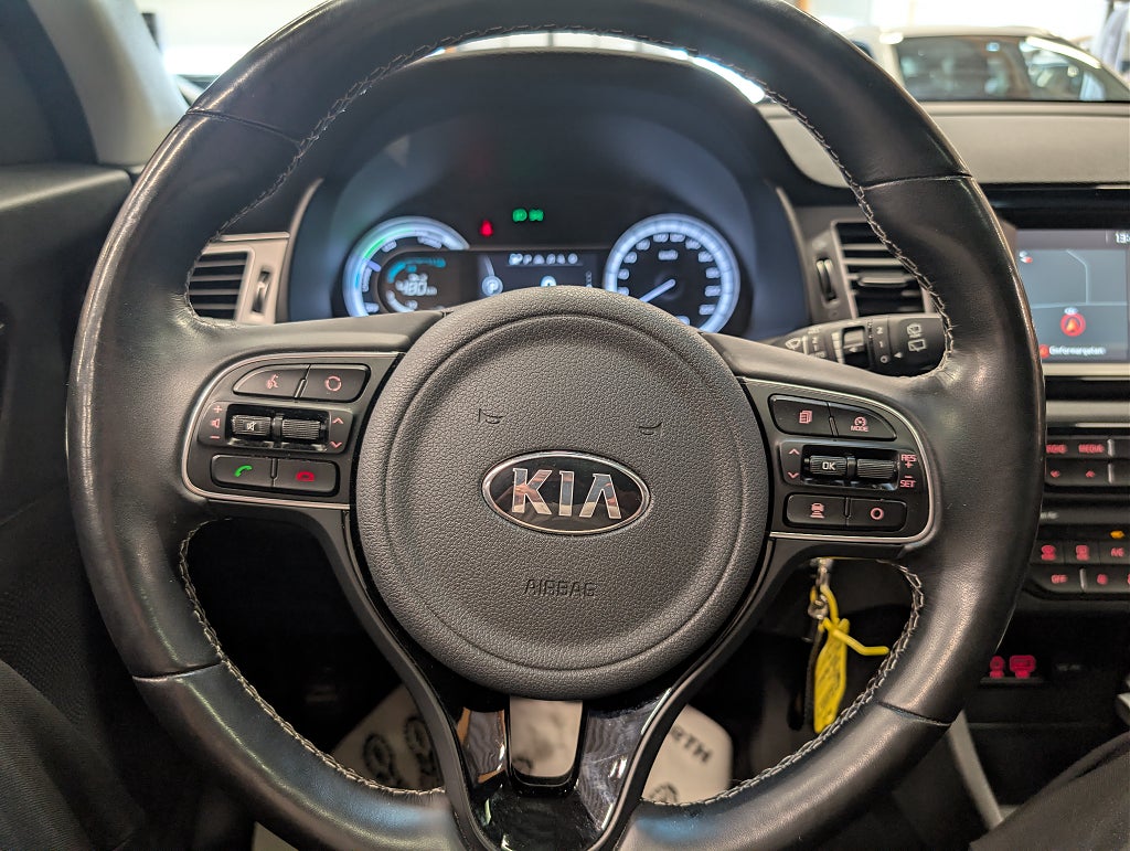 Kia Niro Hybrid DCT Advance Plus Pano/M-värm/V-hjul thumbnail