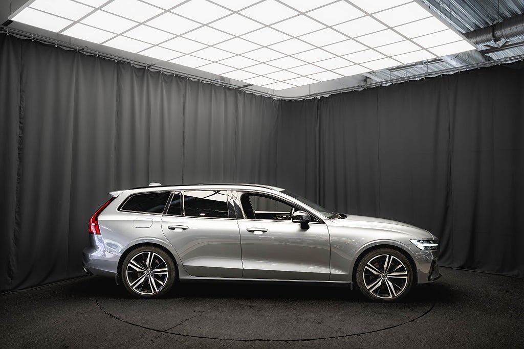 Volvo V60 Recharge T6 AWD R-Design DRAG H/K KAMERA ELSTOL MOMS