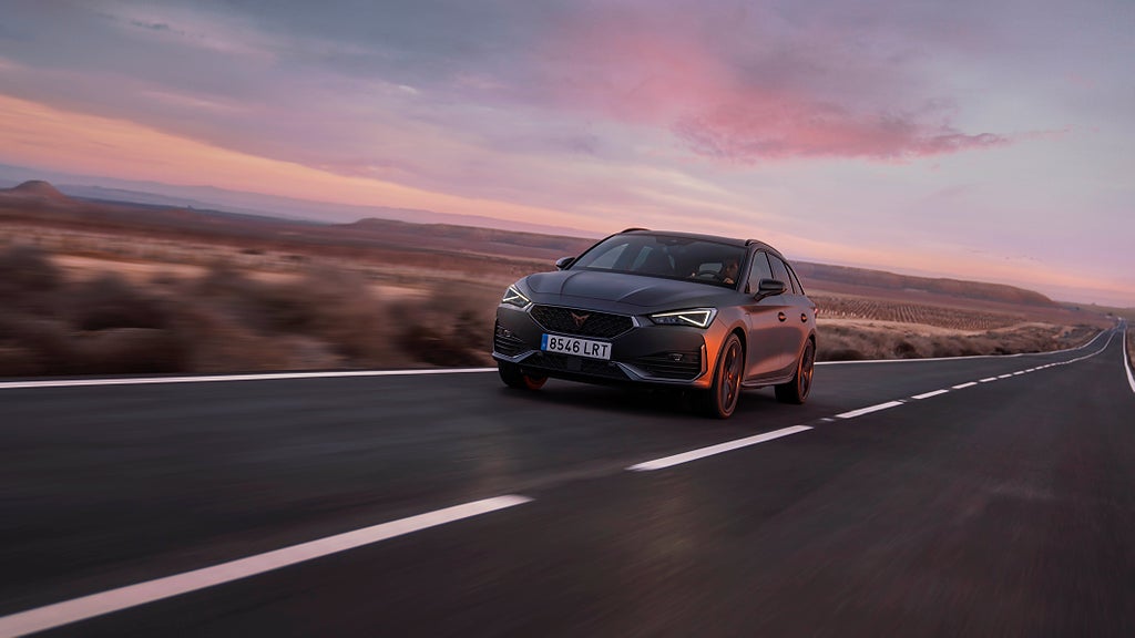 Cupra Leon e-Hybrid uppdateras med en bättre prestanda. Foto: Cupra