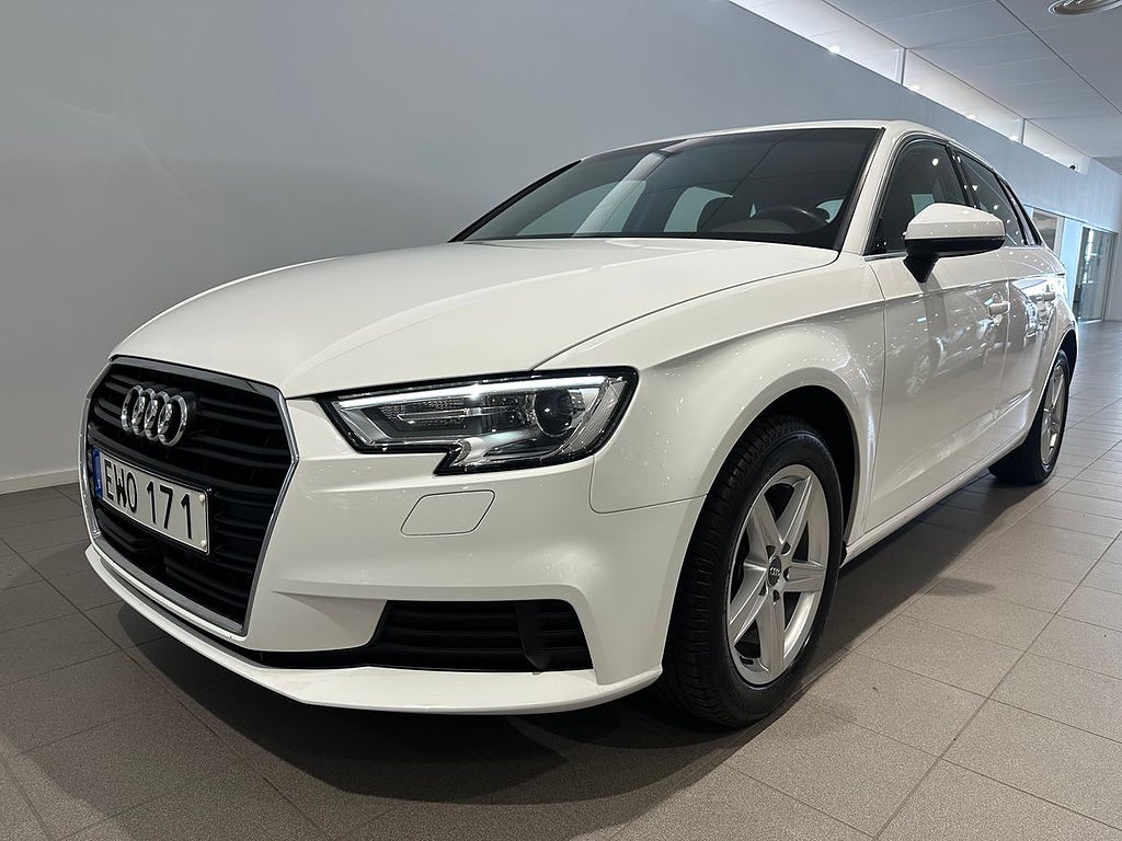Audi A3 1.5 TFSI 150HK/ Sensorer bak
