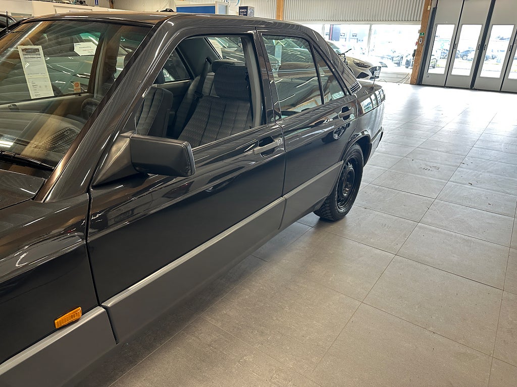 Mercedes-Benz 190 190 E 2.6 Automat Ac 160Hk 6 cylinders Fin bil thumbnail