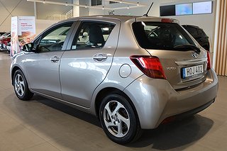 Halvkombi Toyota Yaris 3 av 22