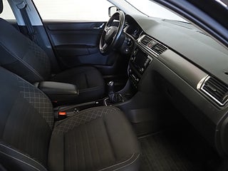 Halvkombi Skoda Rapid 8 av 19