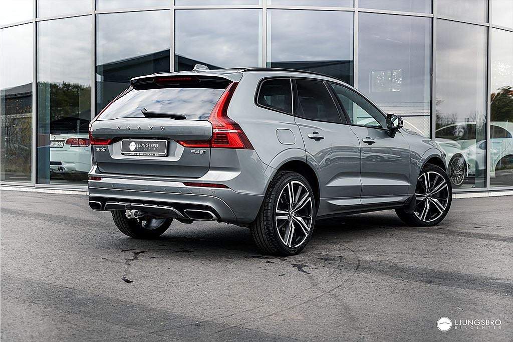 Volvo XC60 B4 AWD R-Design / Drag / Pano / 360 / HUD