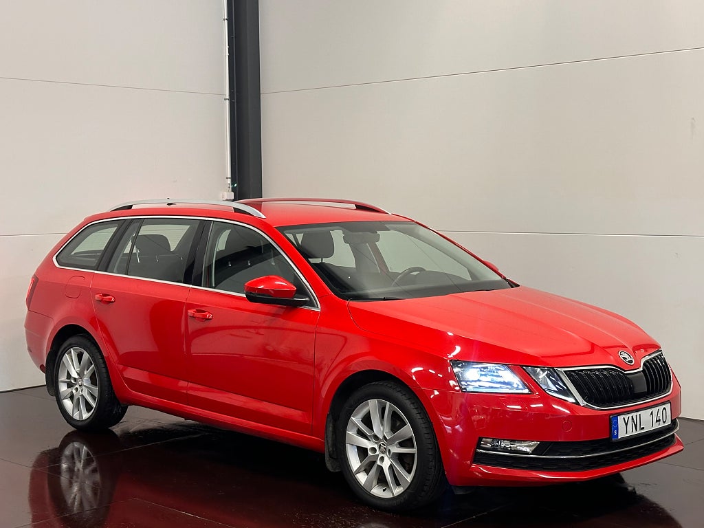 Skoda Octavia KOMBI 1.6 TDI DRAG VÄRMARE ADAPTIVFART CARPLAY 1-ÄGARE